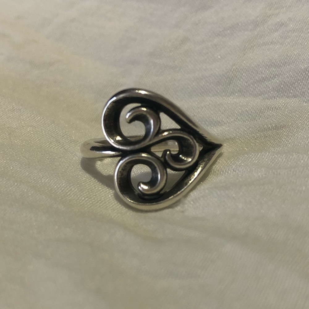 Retired James Avery Swirled Heart Ring size 7